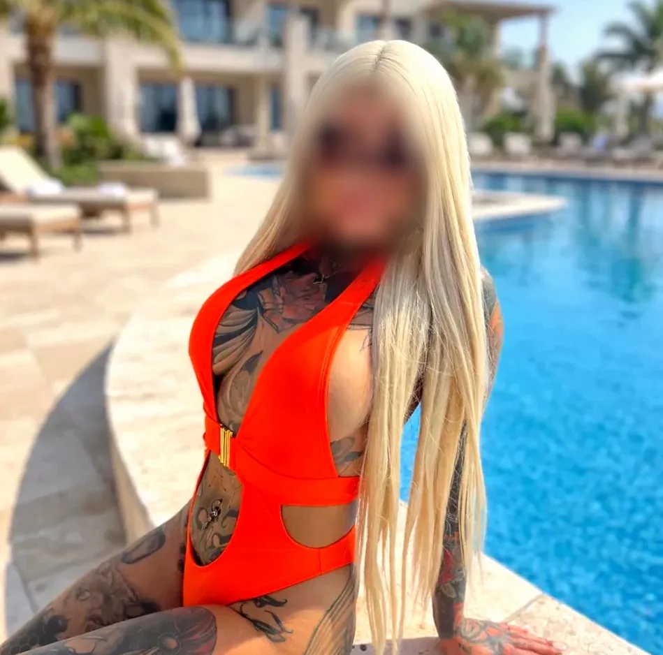 Emma, 26