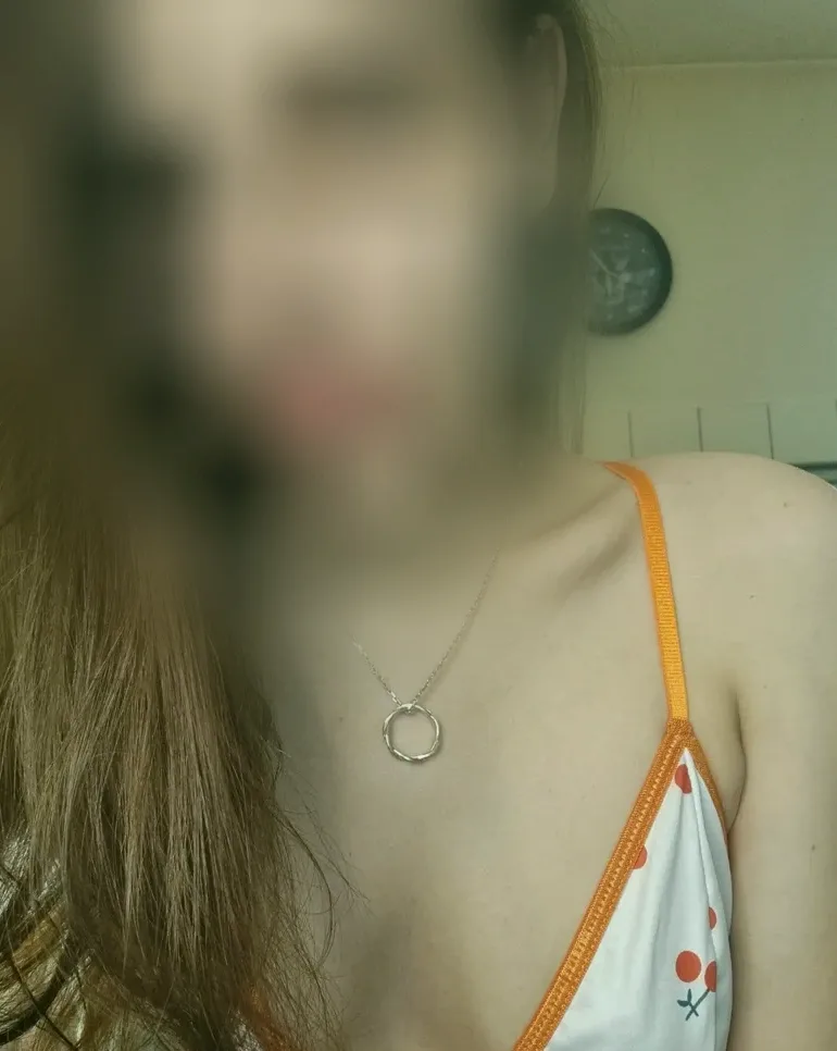Hajar, 28