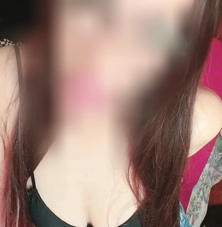 Julie, 37
