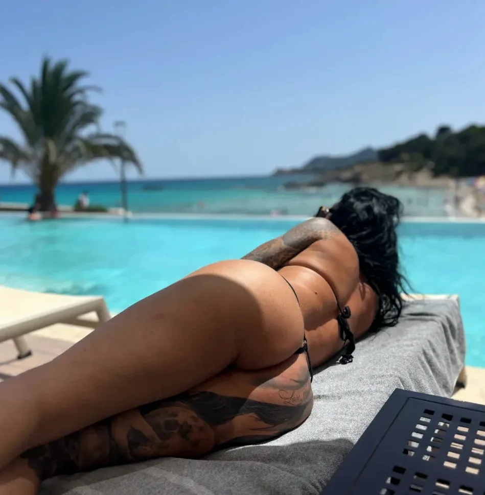 Manon, 28