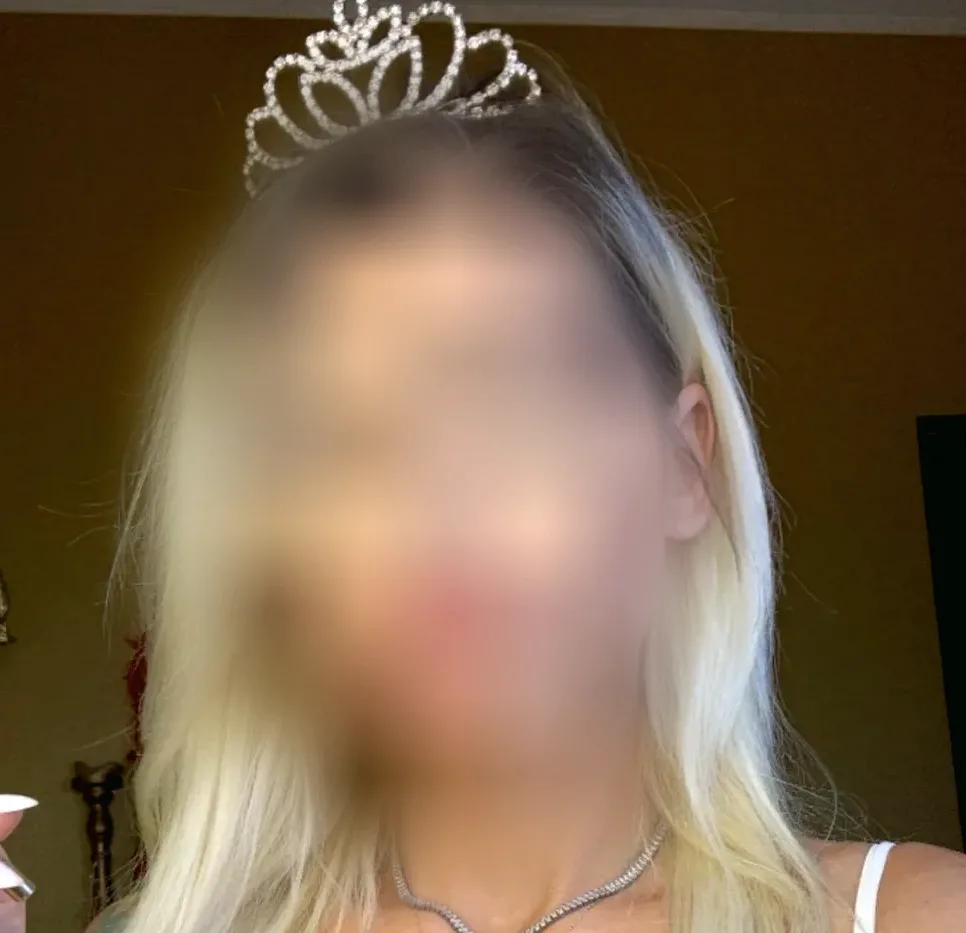 Naomi, 35