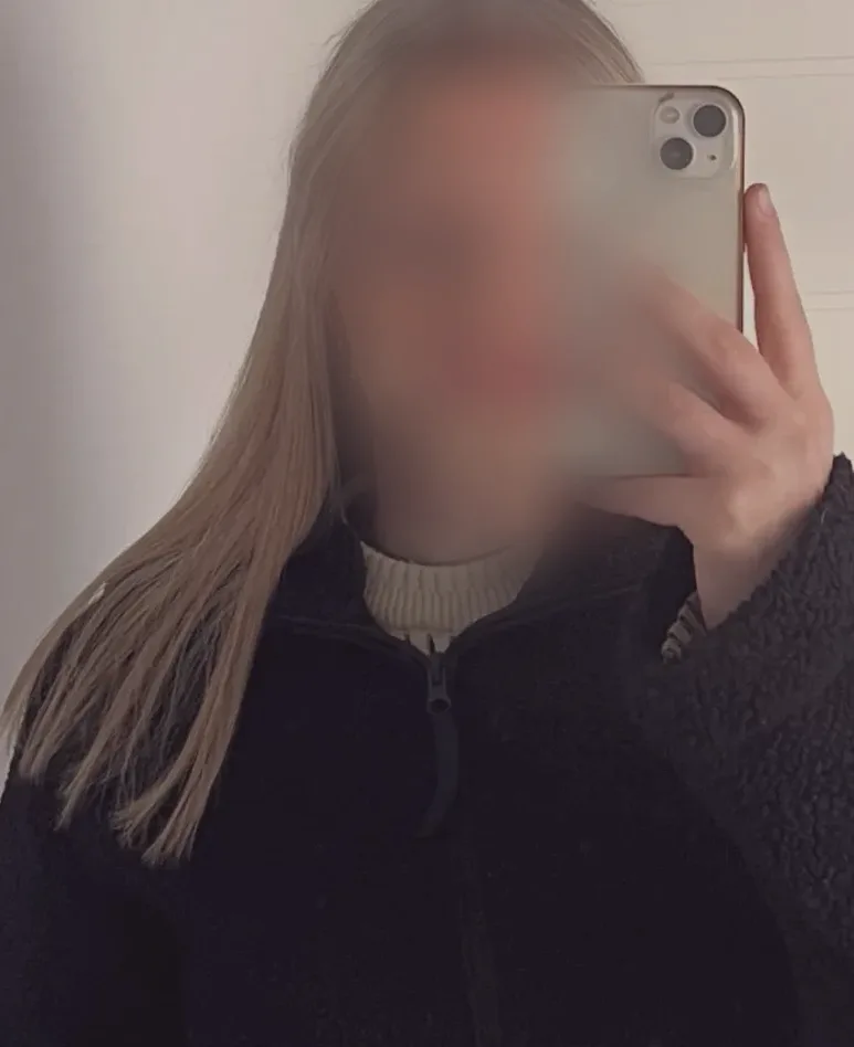 Nina, 26