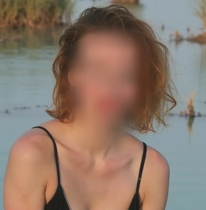 Nina, 25