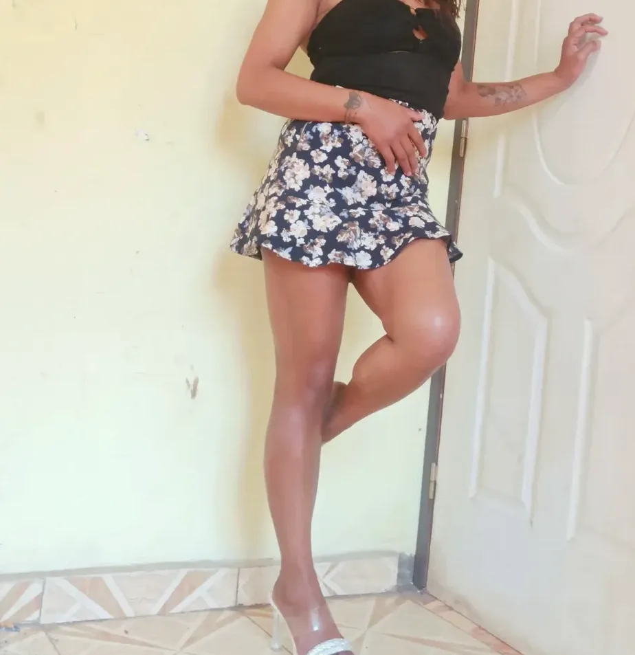 Rania, 27