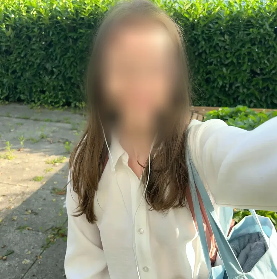 Sandra, 22